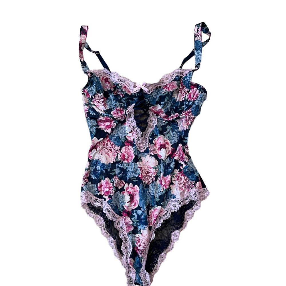 Stunning Victorias Secret Bustier- perfect with jeans, jean shorts too!